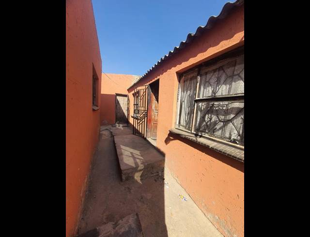 7 BEDROOM HOUSE FOR SALE IN TEMBISA EXT 7